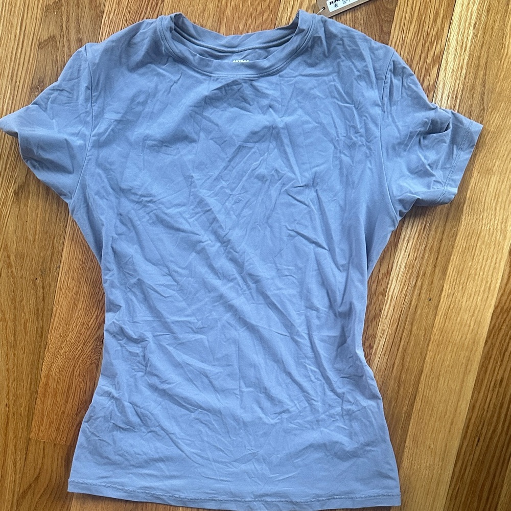 SKIMS Fits everybody short sleeve shirt in slate, size small brand new w/ tag